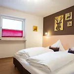 Haus Katharina Апартаменты Капрун